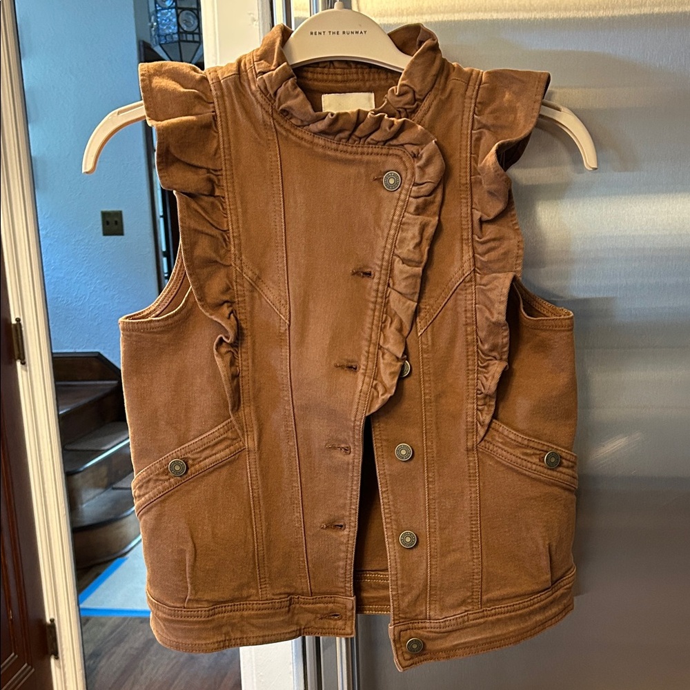 Sézane Faye Ruffled Vest in Coffee